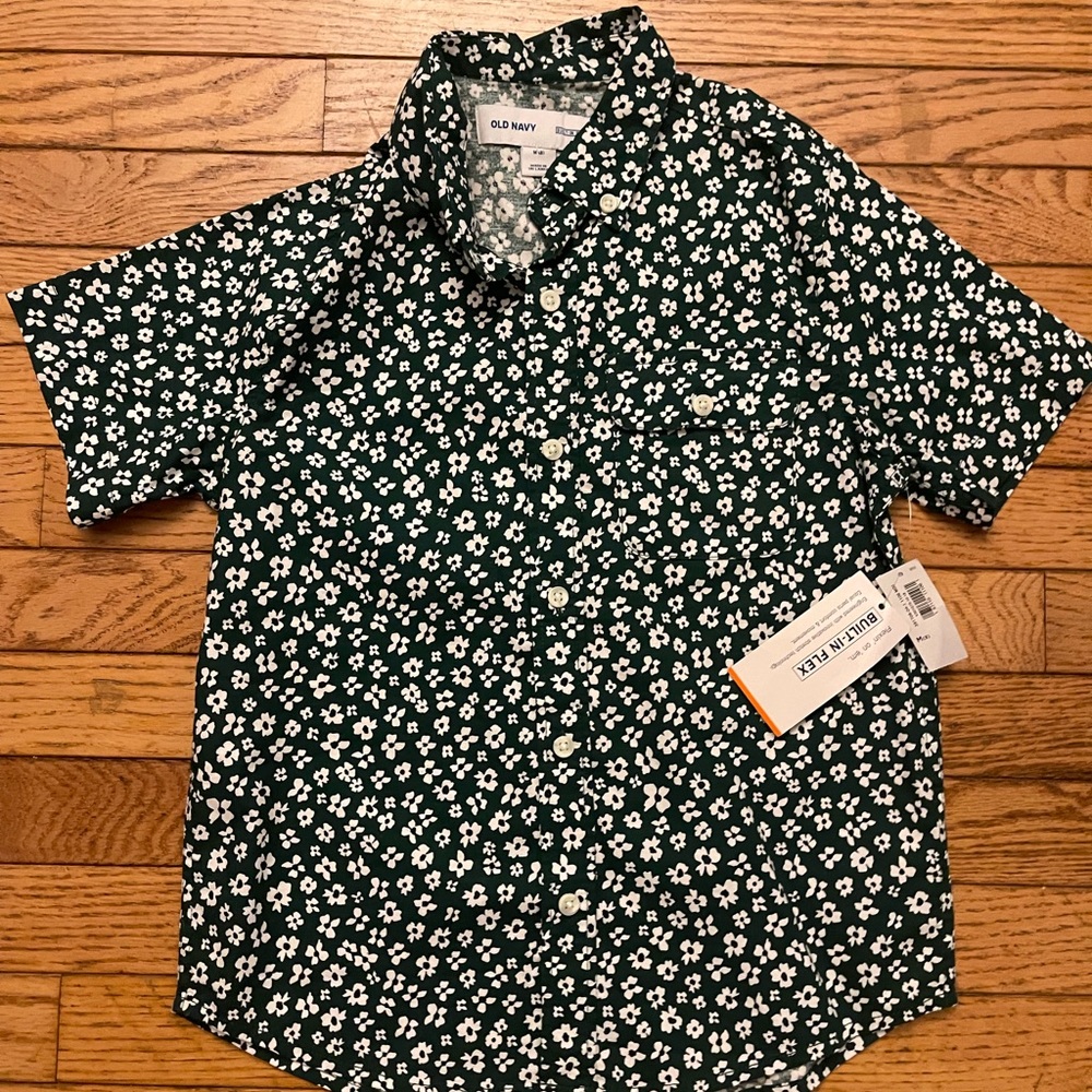 Old Navy green floral button down NWT